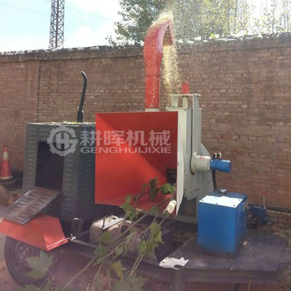 輪式園林粉碎機(jī)使用現(xiàn)場盤式園林粉碎機(jī)