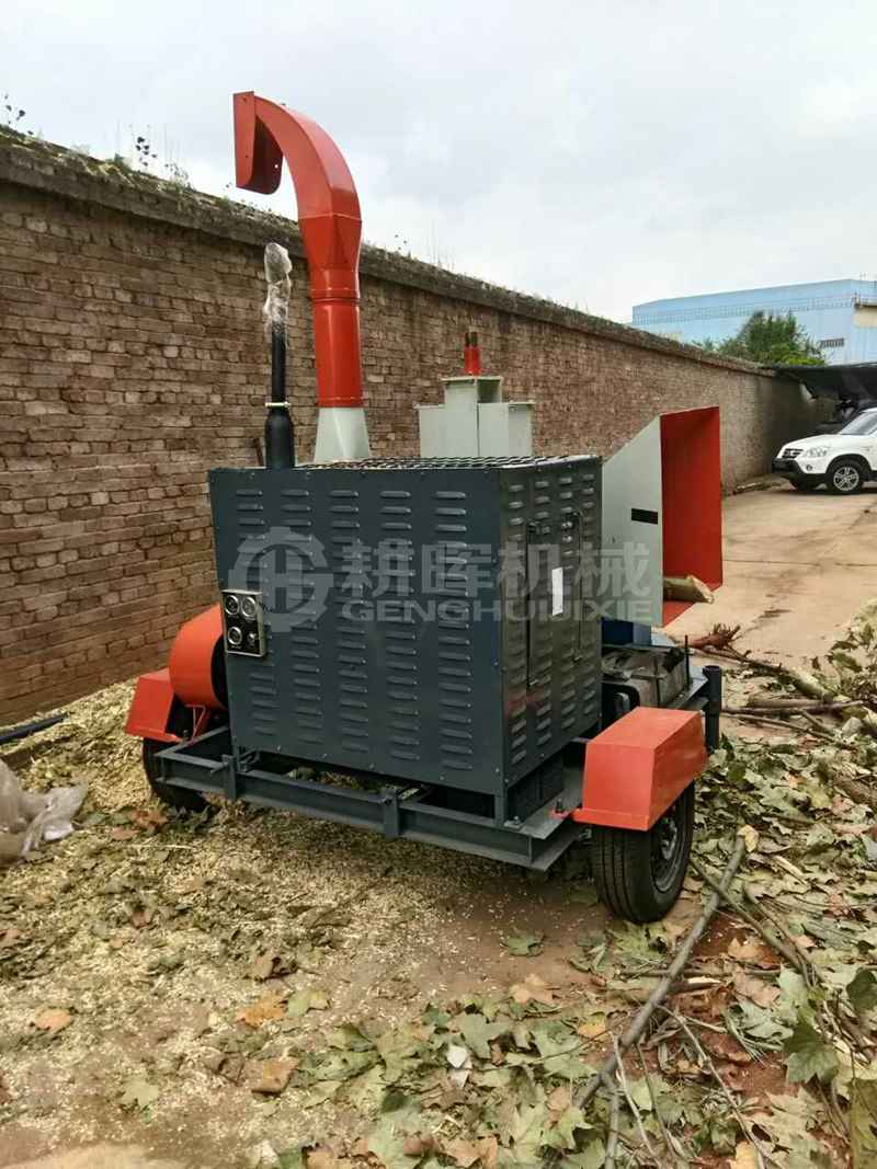 輪式園林粉碎機(jī)盤式園林粉碎機(jī)現(xiàn)場