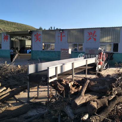 臥式樹枝切片機(jī)全自動(dòng)樹枝粉碎機(jī)大型樹枝破碎